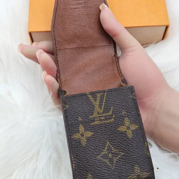 LV  Monogram Accessory Case - Picture 7 of 9